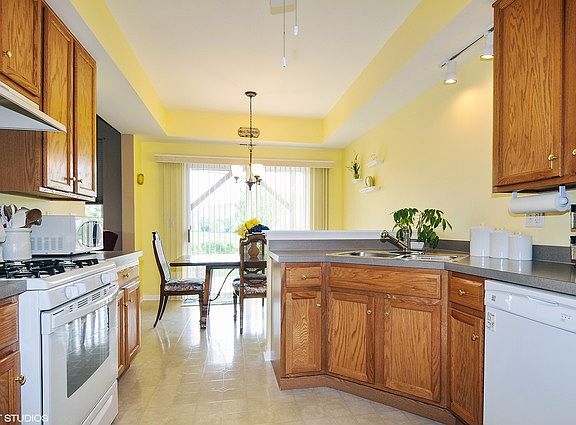 5th image of 24919 Franklin Ln
