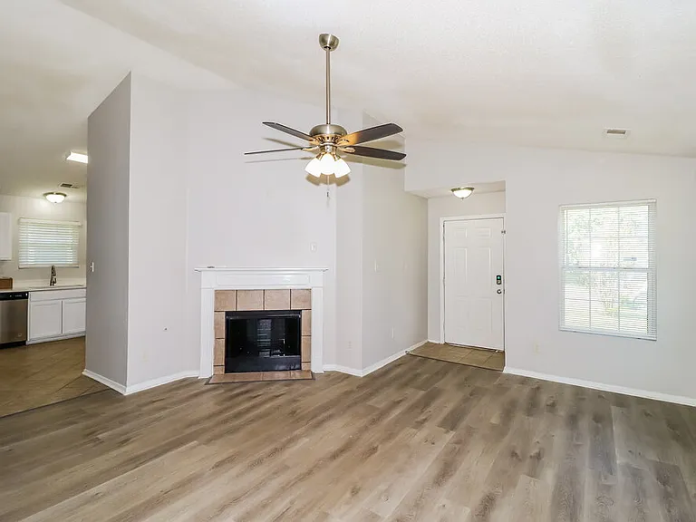 4680 Waterfront Oak Dr — Photo 4