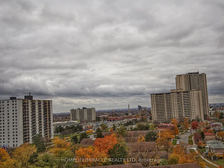10 Tobermory Dr #1206 — Photo 46