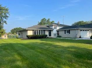 7616 Blackberry Ln, Willowbrook, IL
