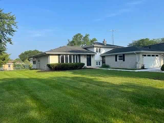 7616 Blackberry Ln photo 1