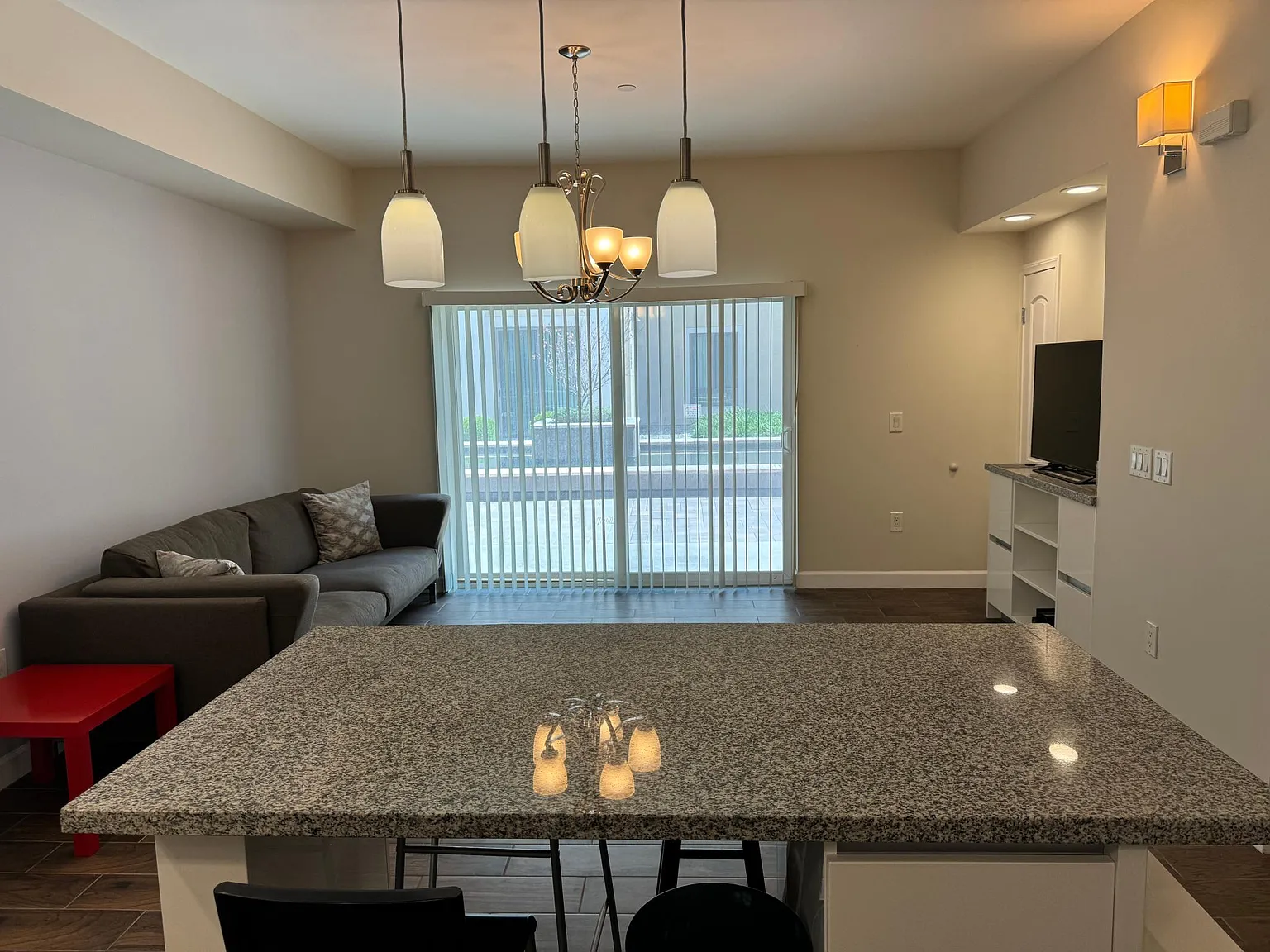 1 bed, 670 sqft, $2,500 — Photo 3