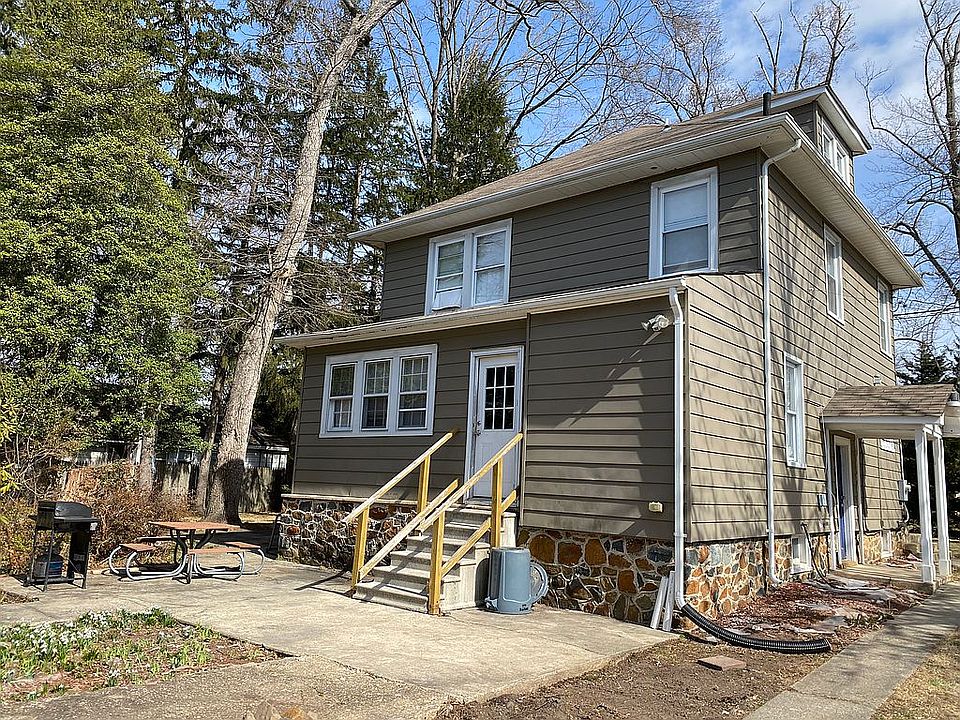 2nd image of 404 Franklin St