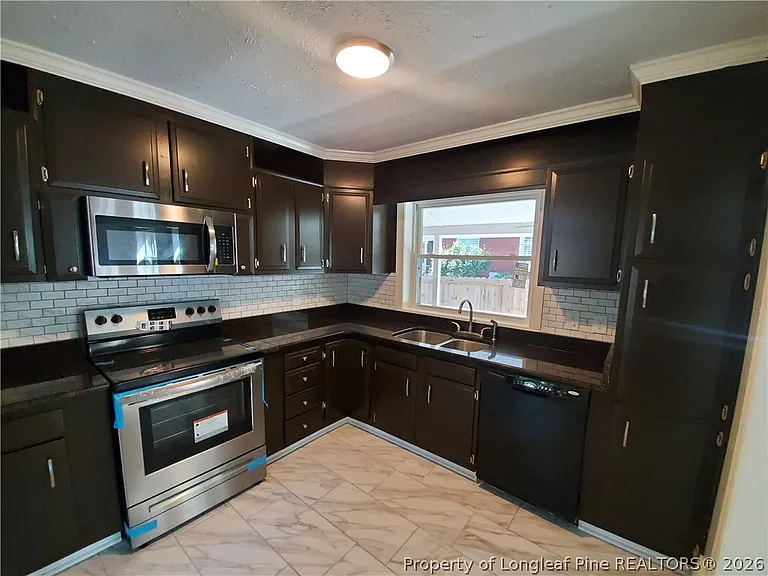 1015 Brook St — Photo 10