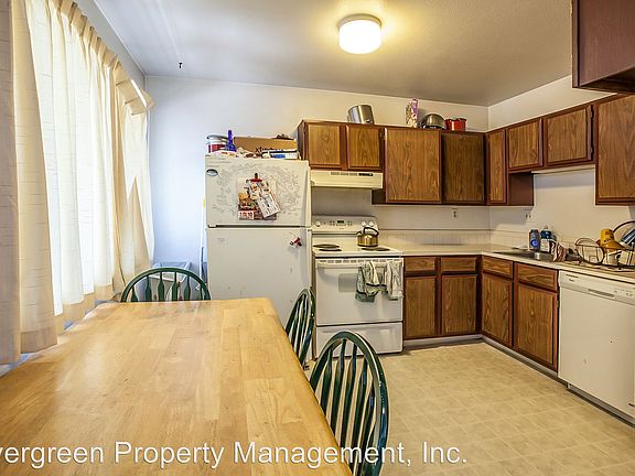 3rd image of 908 13th St APT 5