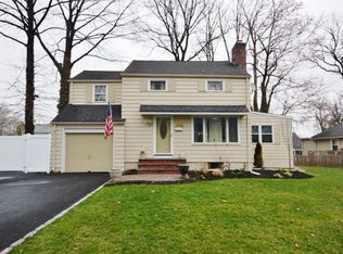 26 Woodcrest Cir, Springfield, NJ 07081
