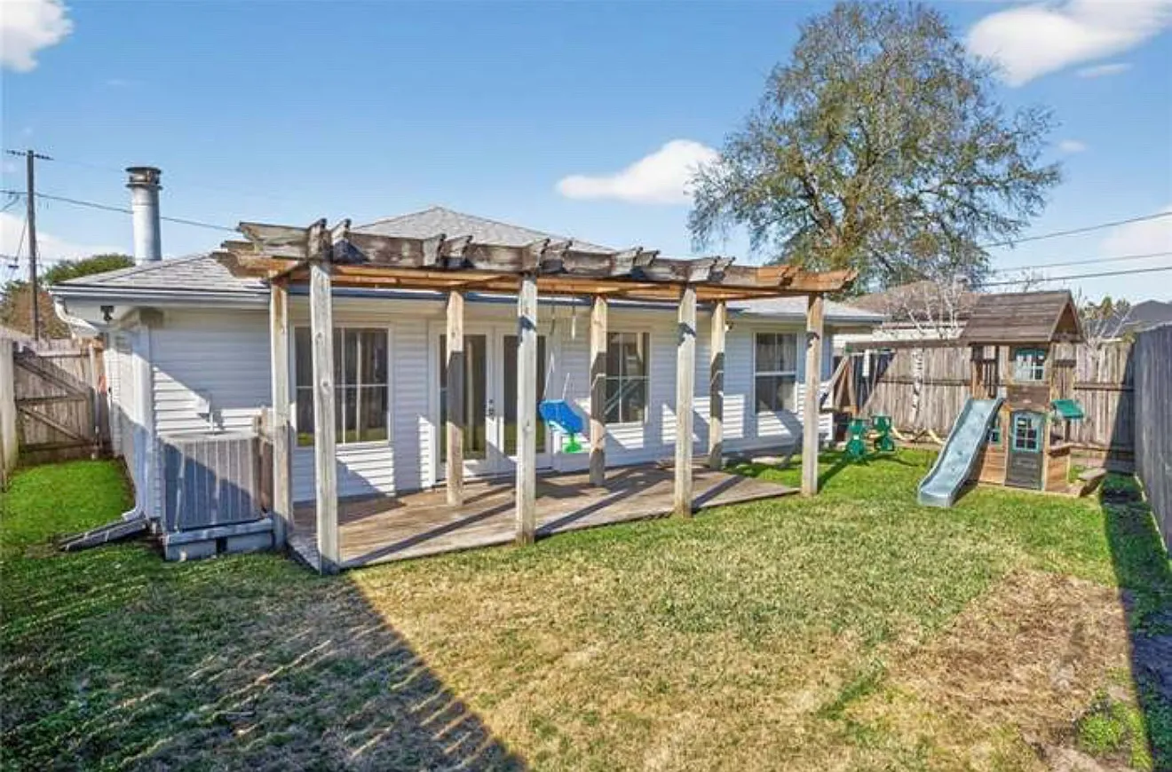 3 bed, 2326 sqft, $2,650 — Photo 2