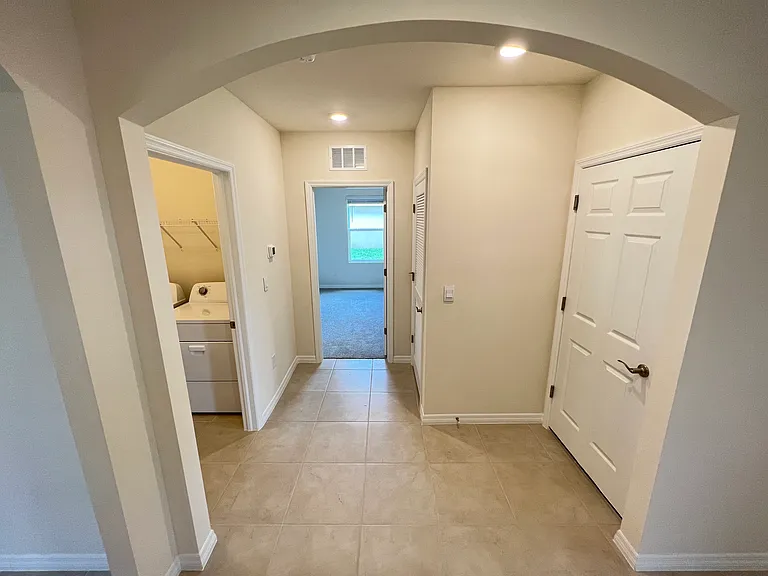 2518 NE 6th Pl — Photo 20