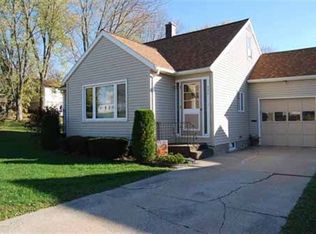 325 W 2nd St, Reedsburg, WI 53959