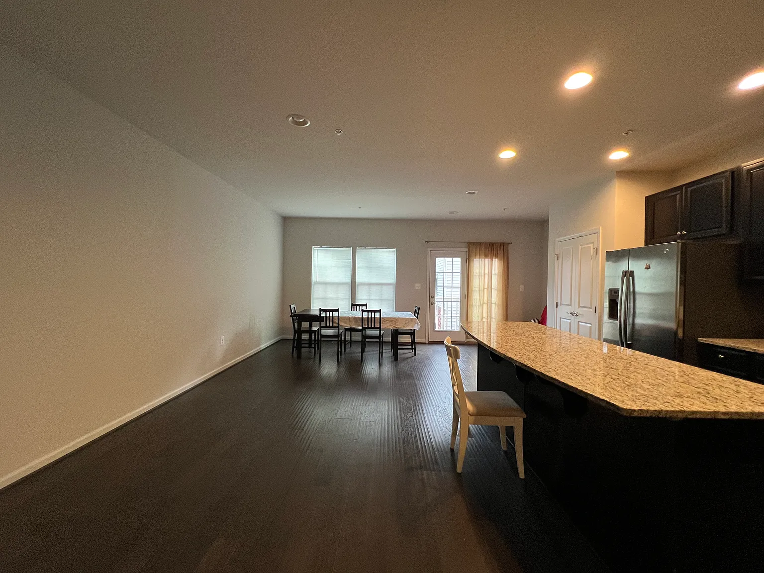 5 bed, 4.5 bath, 2680 sqft, $4,050 — Photo 4