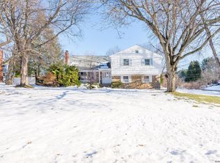 2167 Foxhill Dr, Niskayuna, NY 12309