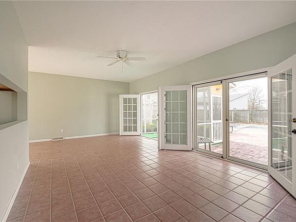 5th image of 921 S Denman Ave