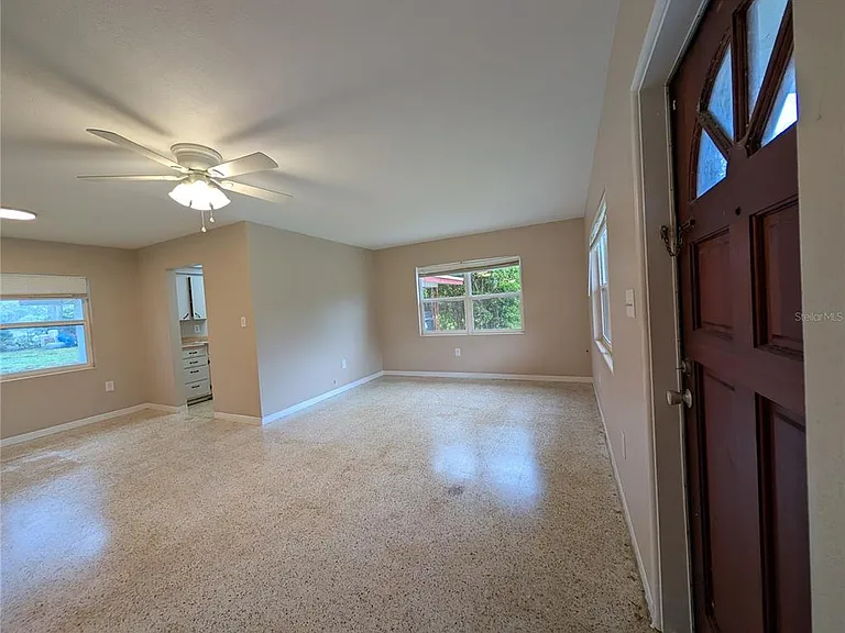 208 Oakwood Dr — Photo 8