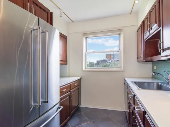 750 Kappock Street image 9 of 27