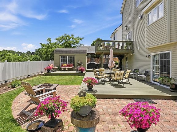3rd image of 42 Jennifer Ln