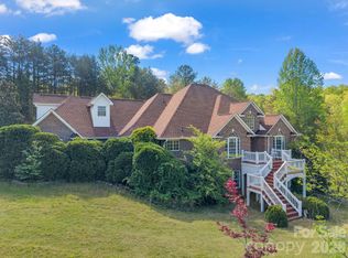 92 Rodaeo Dr, Columbus, NC 28722