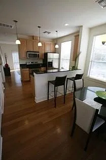 3 bed, 2.5 bath, 1376 sqft, $1,695 — Photo 4