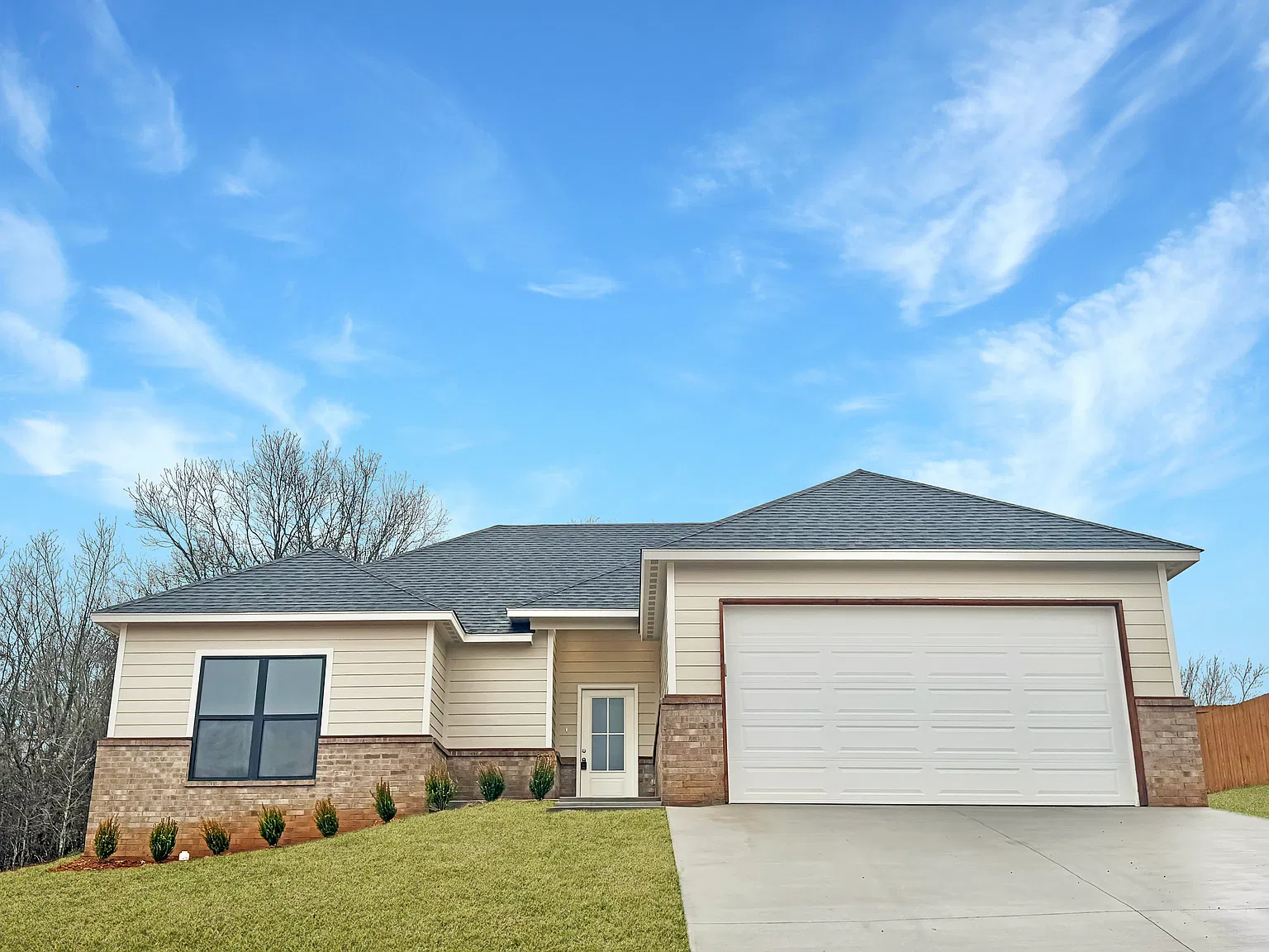 3 bed, 1462 sqft, $1,900 — Photo 1