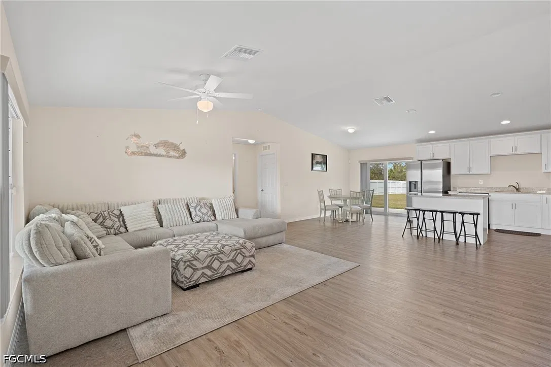 3 bed, 2.0 bath, 1494 sqft, $2,450 — Photo 3