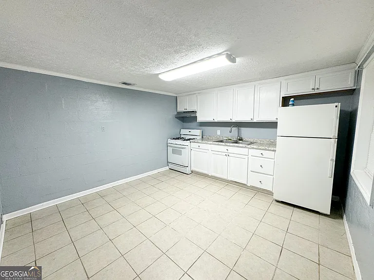 428 Circus St #A — Photo 7