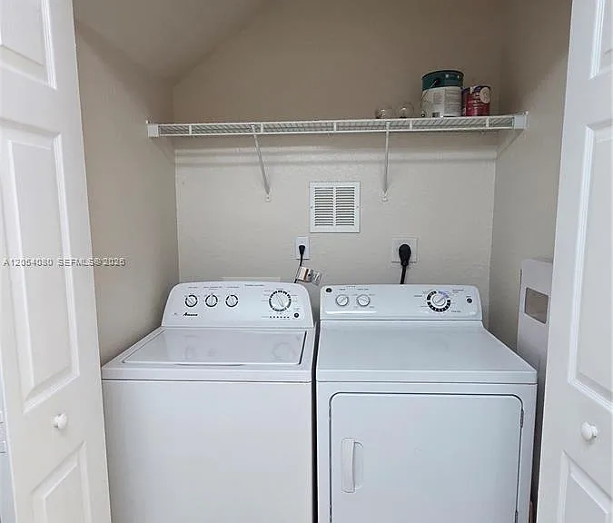 11401 NW 89th St #214 — Photo 11