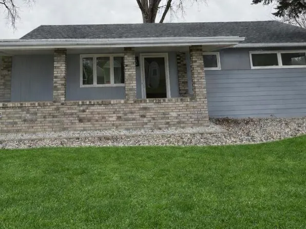 403 Victoria Ct, Sioux City, IA 51104