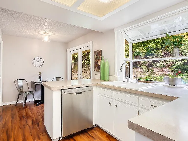 1512 Dayton Ct NE — Photo 5