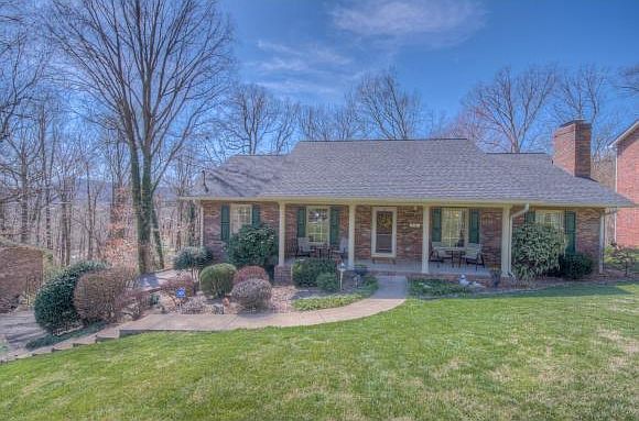1st image of 810 Camden Dr