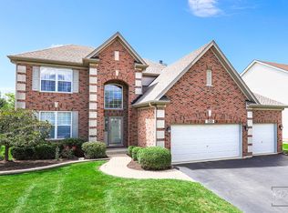 755 Eagle Brook Ln, Naperville, IL 60565