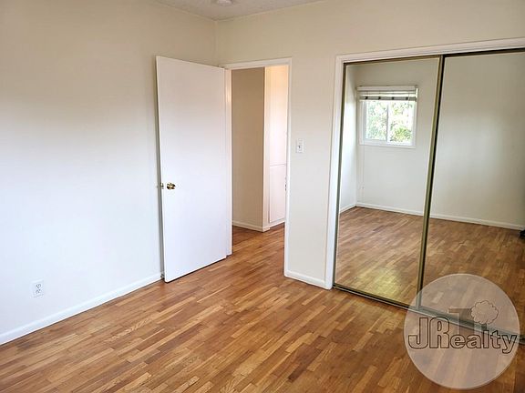 2nd image of 871 Glenway Dr APT 2