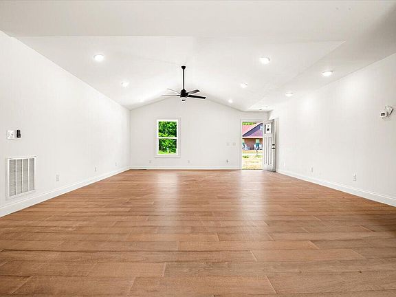 5th image of 451 Madison Cir