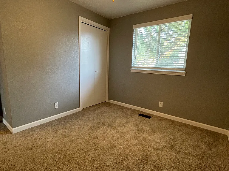 1770 E Oakcrest Dr — Photo 11