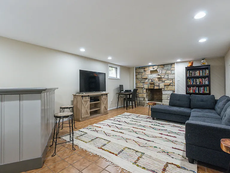 4012 Bridgeboro Rd — Photo 14