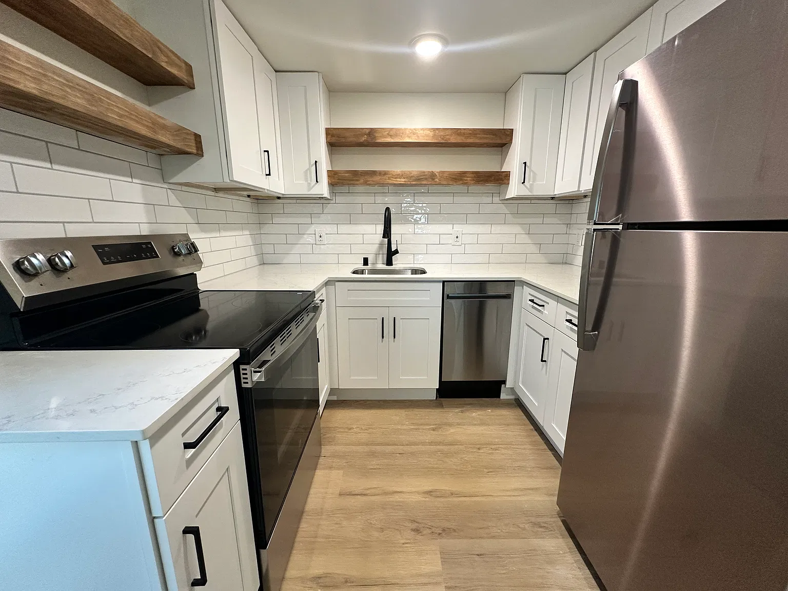 1 bed, 900 sqft, $1,500 — Photo 2