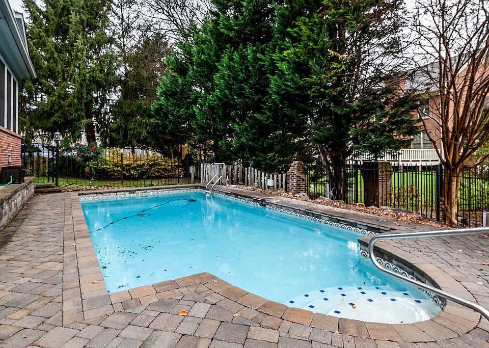 2nd image of 7425 Huntland Dr