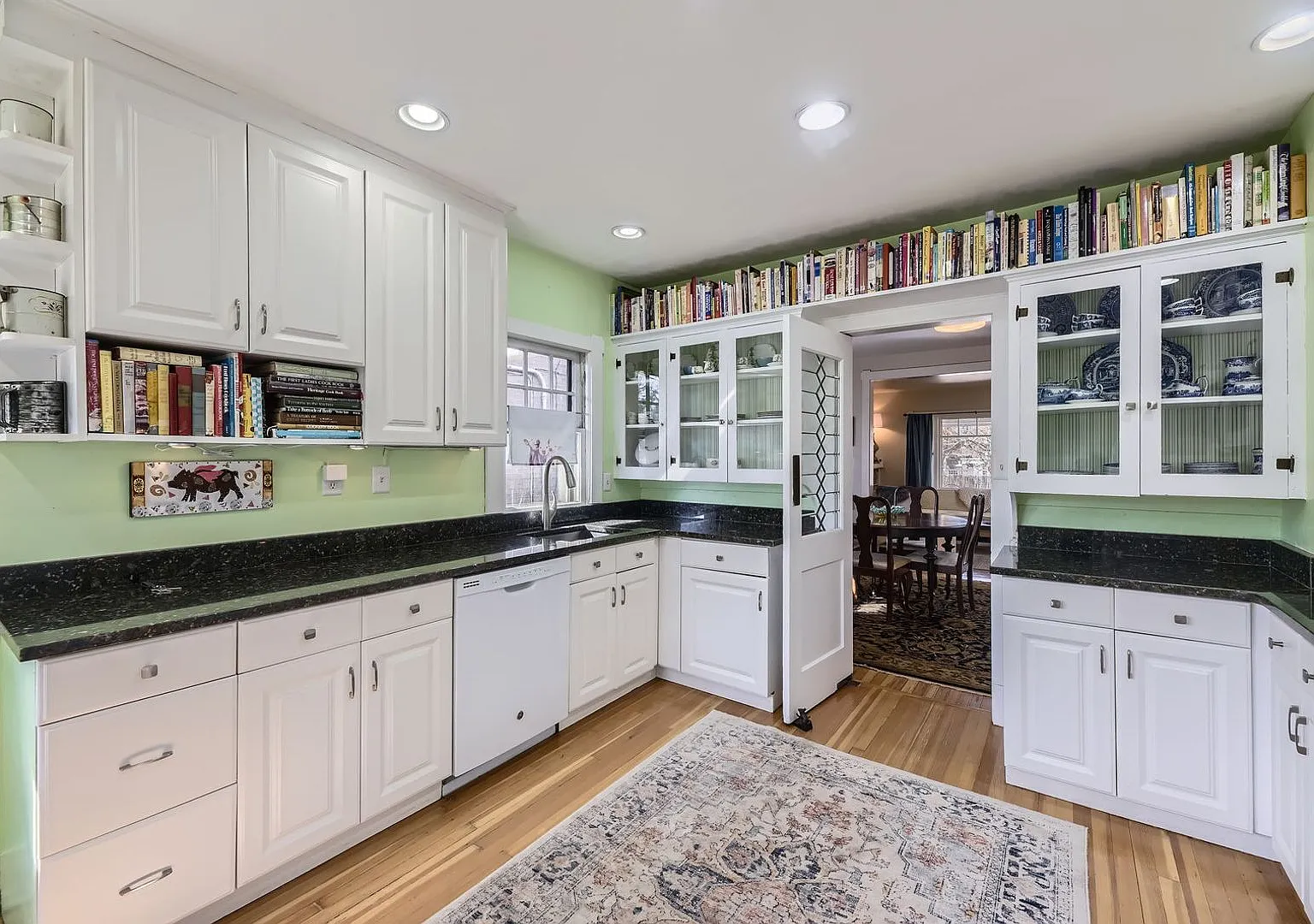 3 BDR Oasis near Denver Botanic Gardens — Photo 2