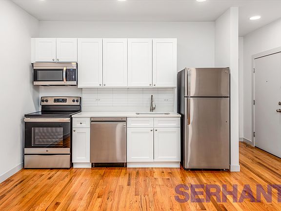 2nd image of 5110 Vernon Blvd APT 2C