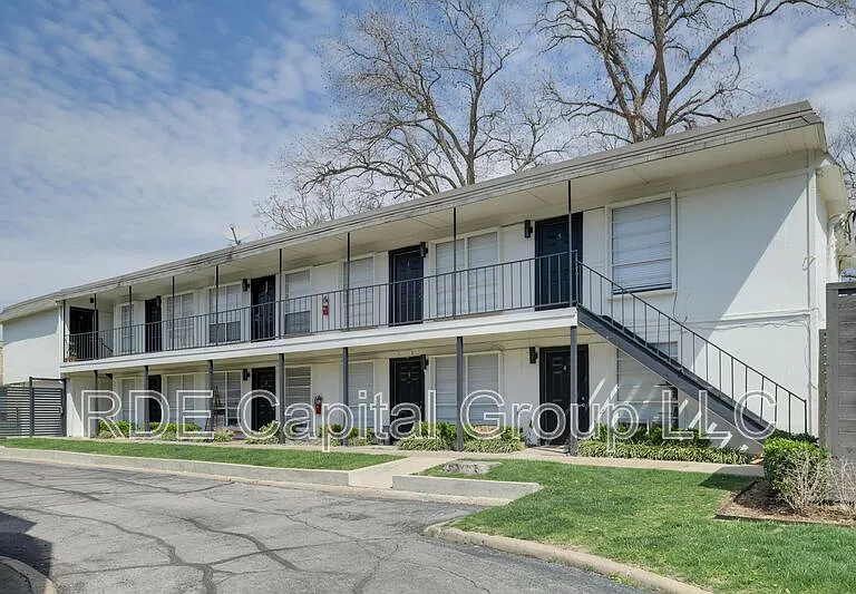 2816 Throckmorton St #7 — Photo 2