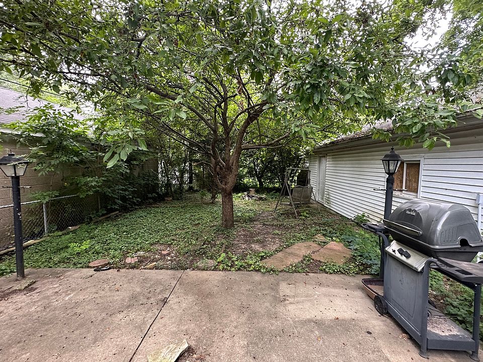 2nd image of 1520 W Center St