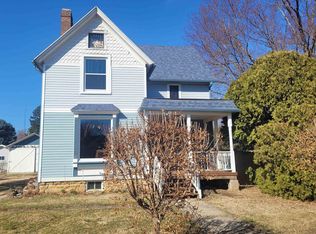 406 S Garfield St, Leaf River, IL 61047