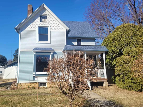 406 S Garfield St, Leaf River, IL 61047