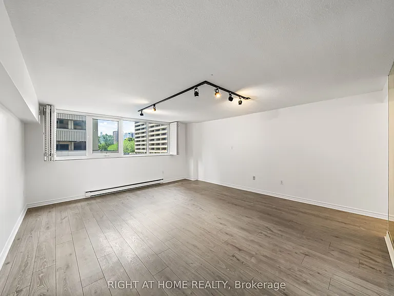 360 Bloor St E #411 — Photo 1