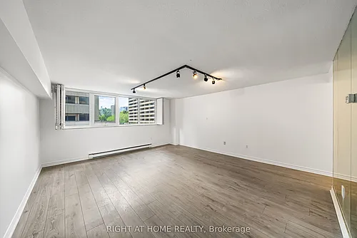 360 Bloor St E #411 Photo 1