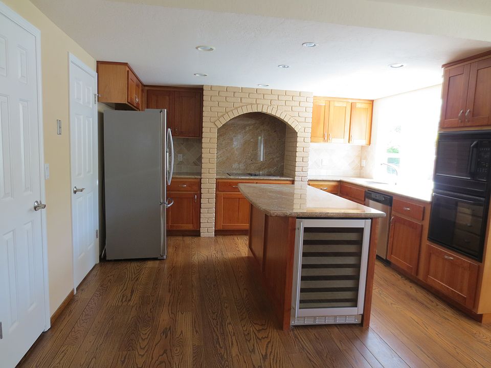2nd image of 1058 Crosspoint Ct