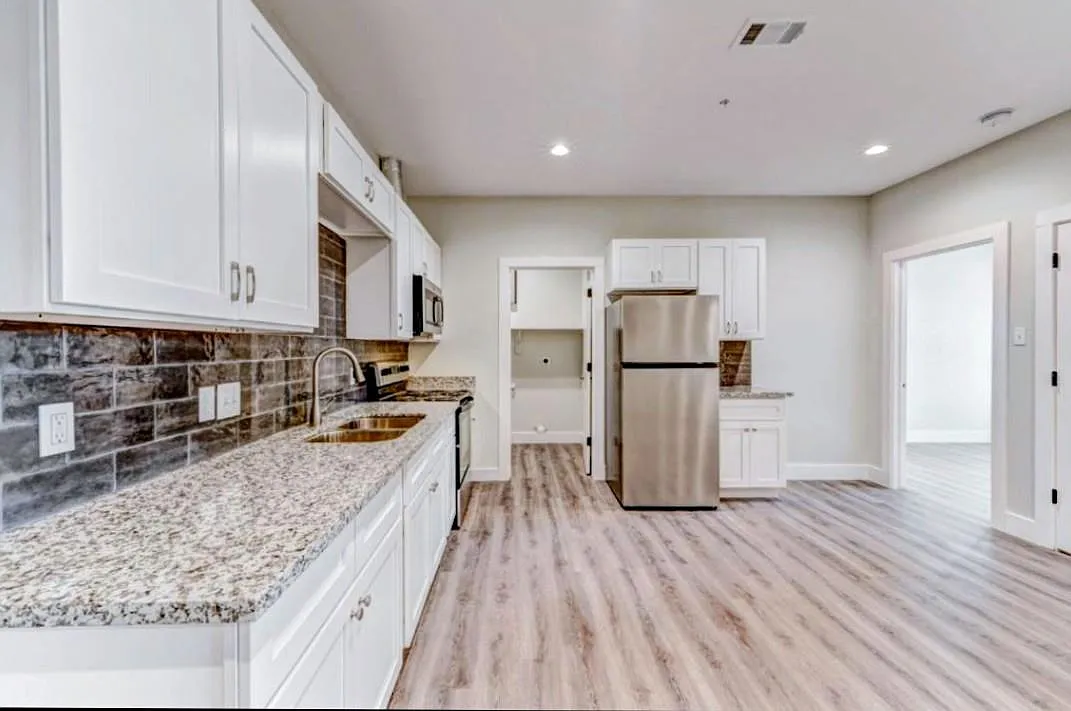 2906 Berry Rd — Photo 4