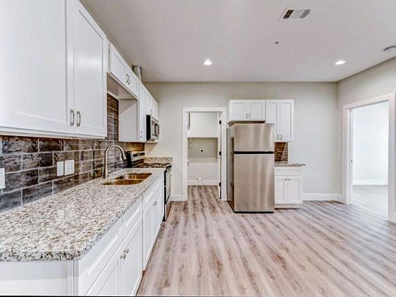 4th image of 2906 Berry Rd #5