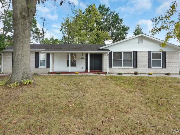 2930 Heatherton Dr, Florissant, MO 63033