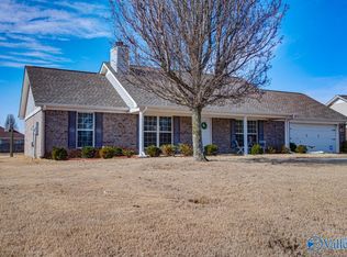 560 Hills Chapel Rd, Hazel Green, AL 35750