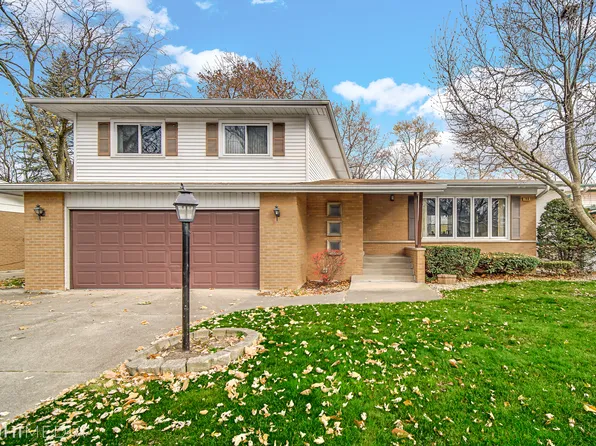 749 N Rainbow Dr, Glenwood, IL 60425