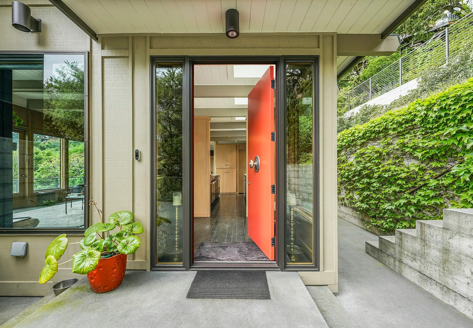 285 Bayview Avenue — Photo 3